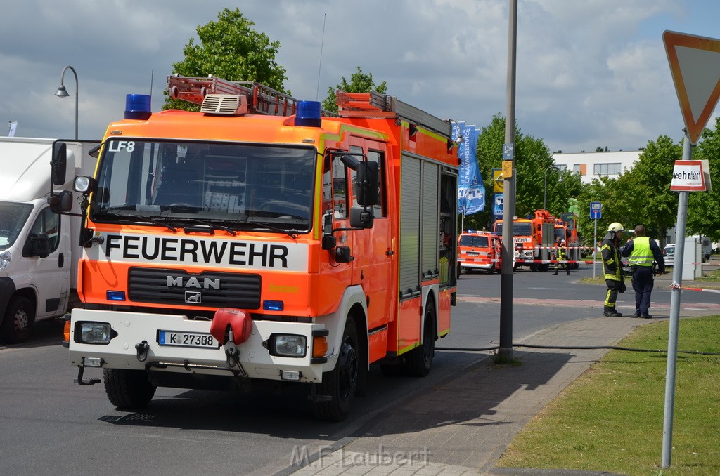 Schwerer Bus Unfall Koeln Porz Gremberghoven Neuenhofstr P282.JPG - Miklos Laubert